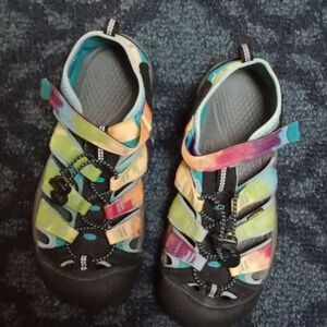 Keen sandals size 4